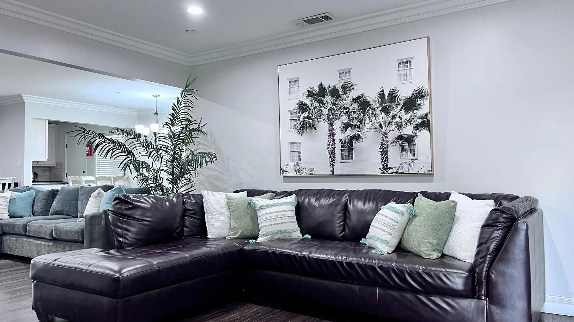 Dom wakacyjny Dazzling 5 Bedroom Pool Home 1/4 Mile To Disney Anaheim