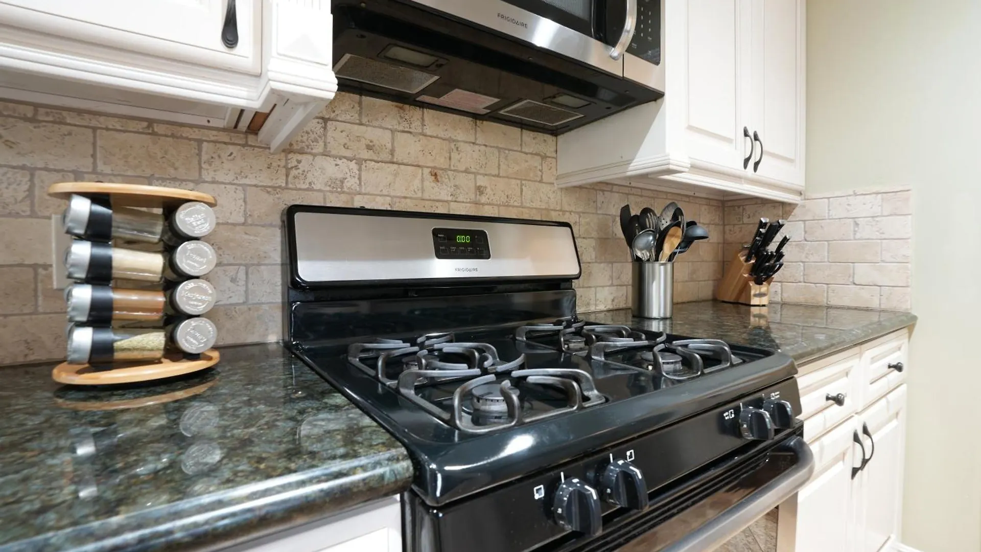 Dazzling 5 Bedroom Pool Home 1/4 Mile To Disney Anaheim 0*,