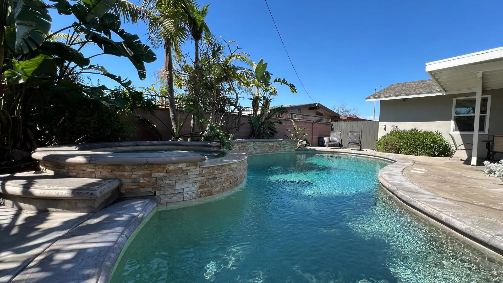 Dazzling 5 Bedroom Pool Home 1/4 Mile To Disney Anaheim Сasa de vacaciones