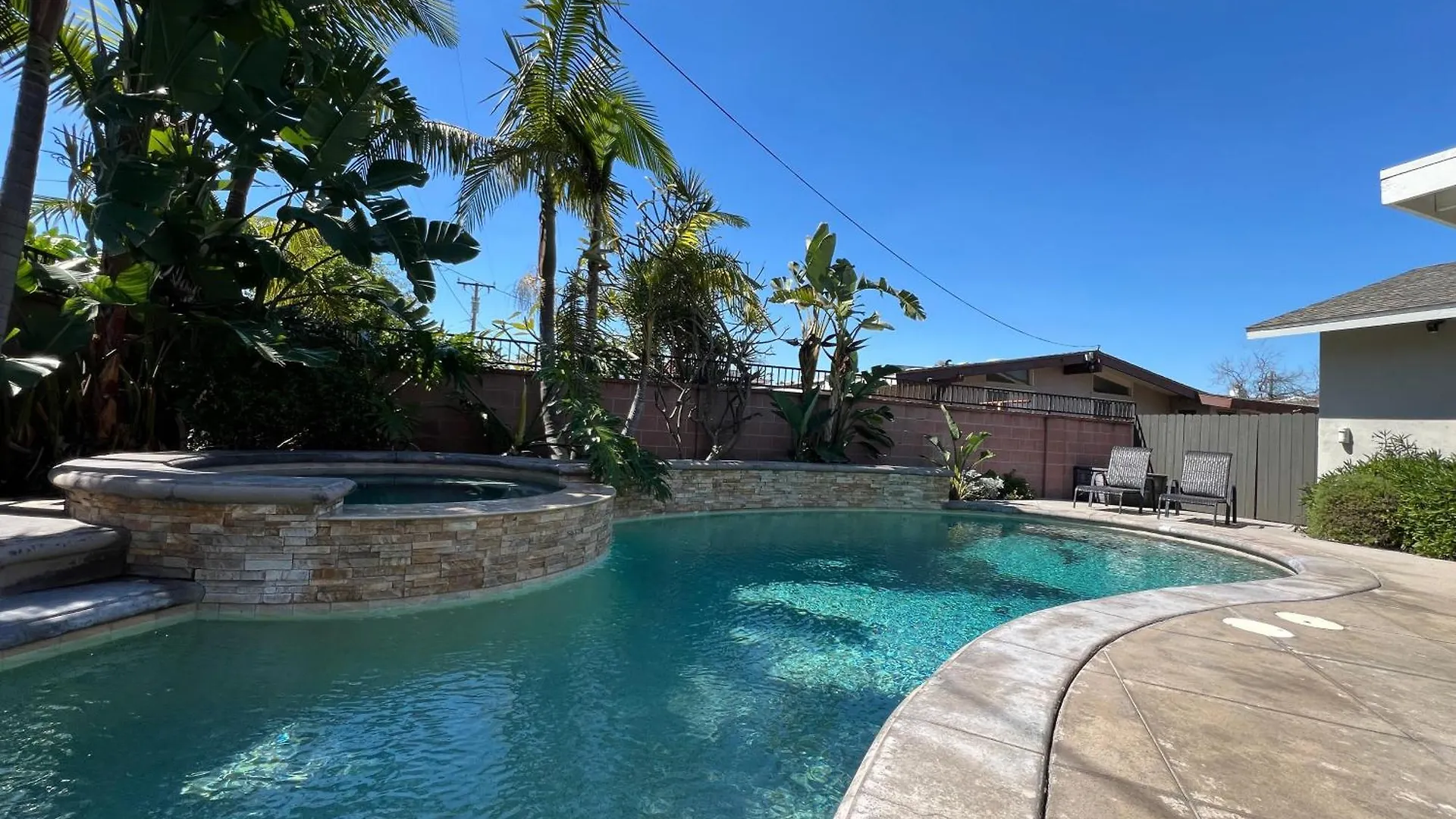 Dazzling 5 Bedroom Pool Home 1/4 Mile To Disney Anaheim Сasa de vacaciones