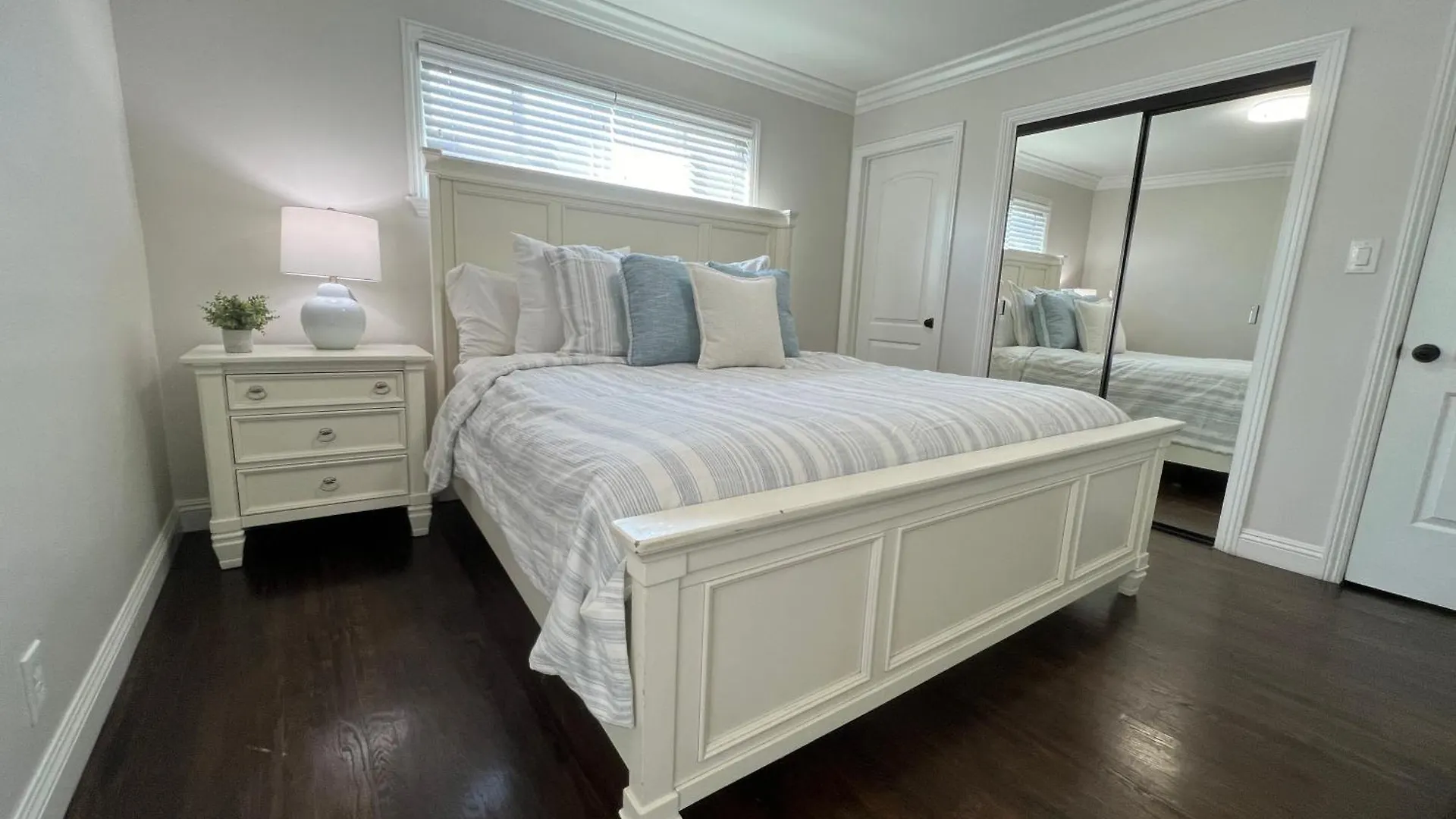 Сasa de vacaciones Dazzling 5 Bedroom Pool Home 1/4 Mile To Disney Anaheim
